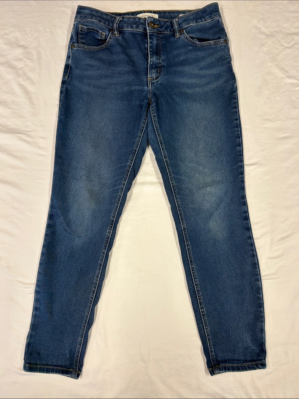 Ellen Tracy "Serene" Medium Wash Slim Straight Jeans Size 10 Stretch